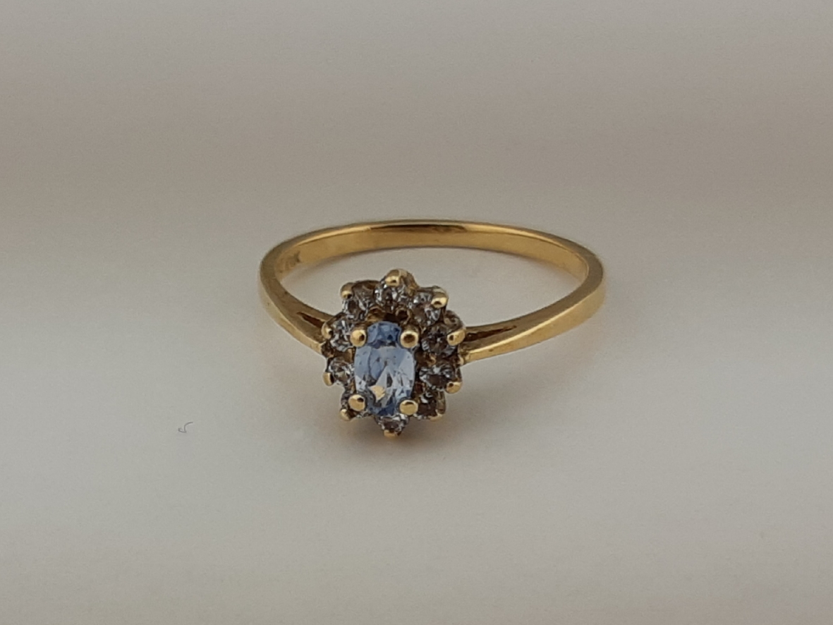 1.784g 10k Yellow Gold Ring w/ Blue Stone & Chip Diamonds Size 6.5