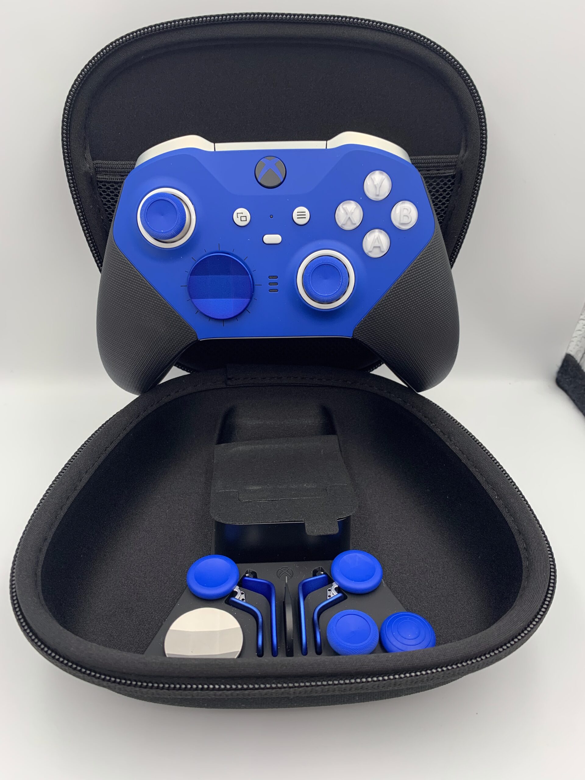 Xbox Elite Series 2 Controller W/ Charger, Box, Charging Case, & Accessories