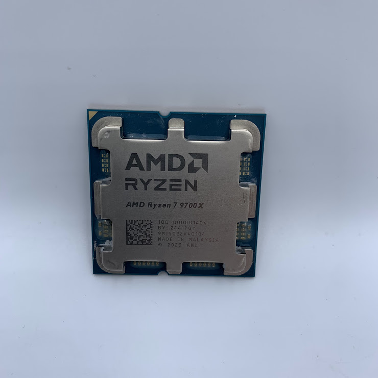 AMD Ryzen 7 9700X Desktop Processor 3.8 GHz, 8-Core, 16-Thread Socket
